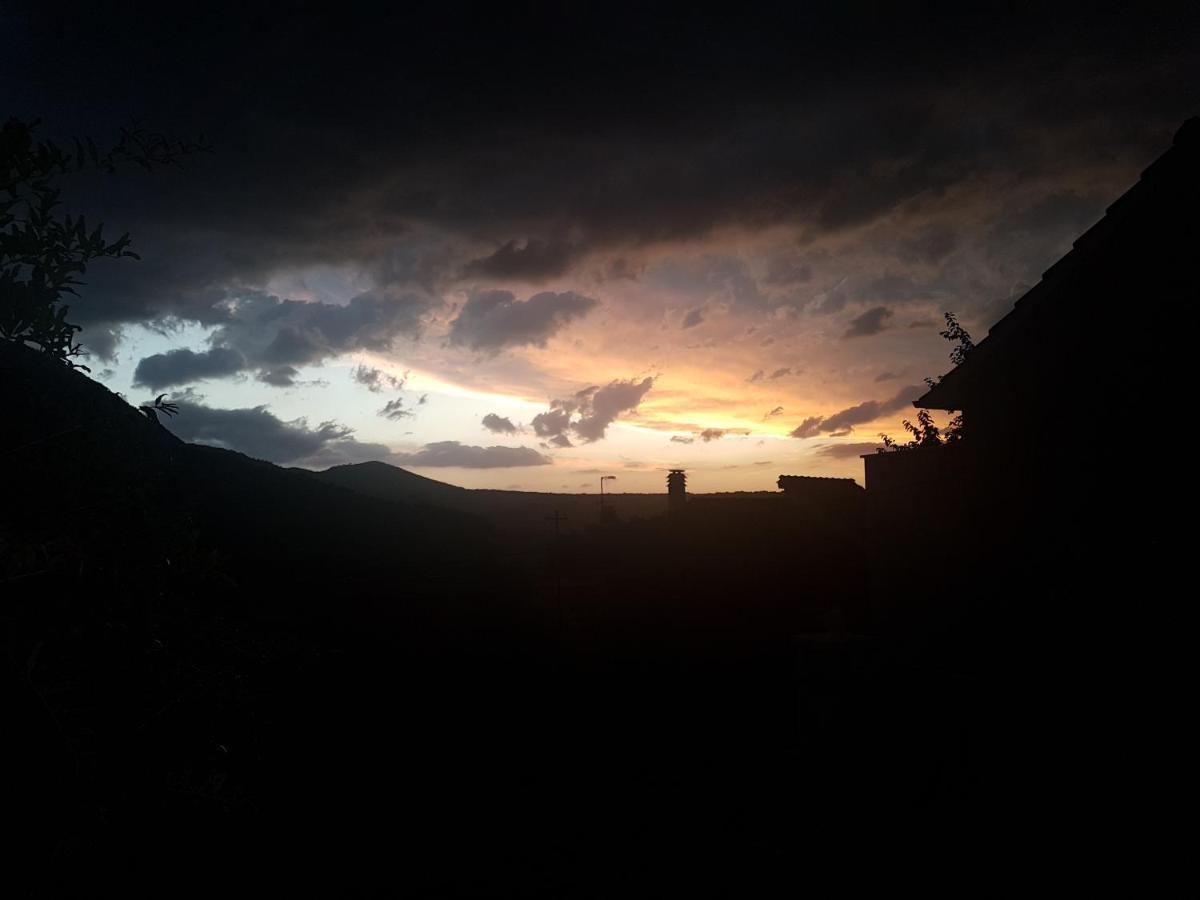 Kuca Za Odmor Dobrila Hotel Jelsa  Bagian luar foto